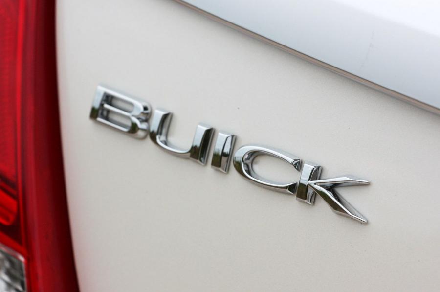  Buick Regal GS 2012 года  (фото 35 из 90)